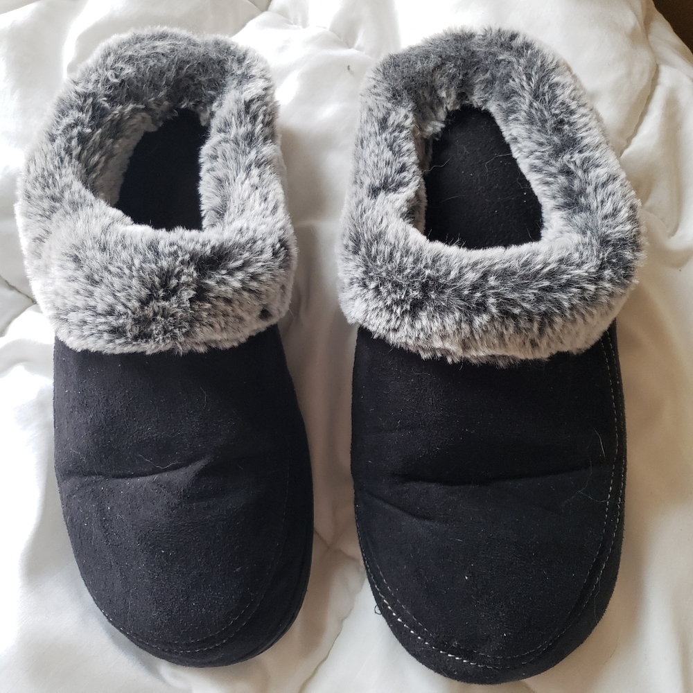 Dearfoam black faux suede and faux fur slippers
